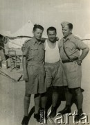 Październik 1941, El Amiriya koło Aleksandrii, Egipt.
Żołnierze Samodzielnej Brygady Strzelców Karpackich na terenie bazy wojskowej. Na odwrocie napis: 