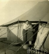 1947, Al Qassasin, Egipt.
Hanna, później Guziorska, na terenie bazy wojskowej.
Fot. NN, zbiory Ośrodka KARTA, album przekazała Wiesława Grochola.