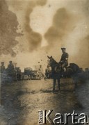 1915-1918, prawdopodobnie Ukraina.
6 Gospodarczy Czołowy Oddział Sanitarny (przemianowany później na Korpusową Kolumnę Sanitarną) imperialnej armii rosyjskiej. Oddział przeszedł w 1917/1918 roku do II Korpusu Polskiego na Wschodzie.
Fot. NN, zbiory Ośrodka KARTA, przekazała Wanda Ustaszewska-Szamborska
