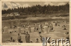 Przed 1939, Truskawiec, pow. Drohobycz, woj. lwowskie.  
Kąpielisko siarczano-solankowe Truskawiec-Pomiarki. Na plaży wypoczywają kuracjusze.
Fot. NN, zbiory Ośrodka KARTA, przekazała Janina Kuszell