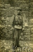 Sierpień 1916, Galicja, Cesarstwo Austro-Węgierskie.
Prawdopodobnie Karol Staszkiewicz (1900-1943) w mundurze żołnierza armii austriacko-węgierskiej, walczącej w czasie I wojny światowej. 
Fot. NN, kolekcja Witolda Staszkiewicza, zbiory Ośrodka KARTA