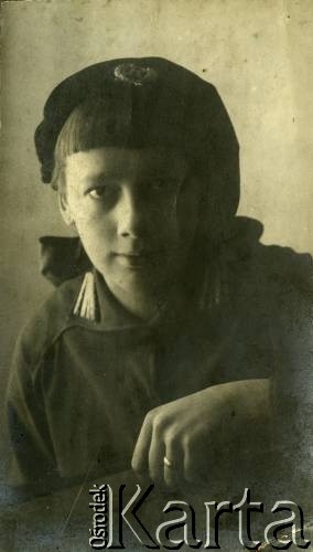 Ok.1914, Żywiec, Galicja, Cesarstwo Austro-Węgierskie.
Michalina Hylińska (1900-1925), późniejsza pierwsza żona porucznika 3 Pułku Strzelców Podhalańskich Wojska Polskiego Karola Staszkiewicza. Matka Witolda i Wacława. Zmarła w 1925 r.
Fot. Rudolf Homa, kolekcja Witolda Staszkiewicza, zbiory Ośrodka KARTA 

