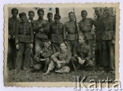 8-10.05.1939, Ustroń, woj. śląskie, Polska.
Koncentracja Hufca Przysposobienia Wojskowego z Bielska. W drugim rzędzie 3. z lewej stoi Witold Staszkiewicz.
Fot. NN, kolekcja Witolda Staszkiewicza, zbiory Ośrodka KARTA