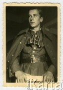 Sierpień 1940, Biała Krakowska, Prowincja Górny Śląsk, III Rzesza Niemiecka.
Witold Staszkiewicz pozuje do zdjęcia w mundurze.
Fot. NN, kolekcja Witolda Staszkiewicza, zbiory Ośrodka KARTA