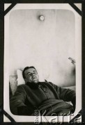 1946, Bystra Śląska, Polska.
Sanatorium. Witold Staszkiewicz leży na łóżku szpitalnym. Po powrocie z obozu koncentracyjnego Mauthausen w sierpniu 1945 r. leczył się na gruźlicę. Zmarł w 1950 roku.
Fot. NN, kolekcja Witolda Staszkiewicza, zbiory Ośrodka KARTA
