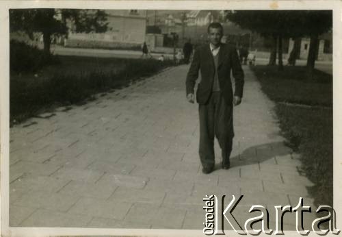 Sierpień 1946, Zakopane, woj. krakowskie, Polska.
Witold Staszkiewicz (1923-1950) podczas pobytu w Sanatorium Polskiego Czerwonego Krzyża, w którym leczył się na gruźlicę. 
Fot. NN, kolekcja Witolda Staszkiewicza, zbiory Ośrodka KARTA