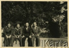 Wrzesień 1946, Zakopane, woj. krakowskie, Polska.
Kuracjusze z Sanatorium Polskiego Czerwonego Krzyża, w którym leczono chorych na gruźlicę. 2. z lewej Witold Staszkiewicz.
Fot. NN, kolekcja Witolda Staszkiewicza, zbiory Ośrodka KARTA