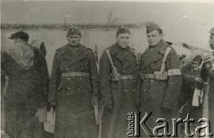 18.02.1942, Dżałał-Abad, Kirgistan, ZSRR.
 Żołnierze Armii Andersa.
Fot. NN, zbiory Ośrodka KARTA, udostępniła Anna Kołodziejska
