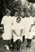 1943, Teheran, Iran.
Personel szpitala III obozu w Teheranie. 2 z lewej stoi Natalia Dubowska - lekarka.
Fot. NN, kolekcja Barbary Hulanickiej, zbiory Ośrodka KARTA