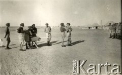 1943-1945, Qassasin, Egipt.
Oddział szkoleniowy 2 Korpusu Polskiego. Na zdjęciu m.in. Józef Dubowski. 
Fot. NN, kolekcja Barbary Hulanickiej, zbiory Ośrodka KARTA