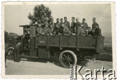 Lata 30., Polska.
Prawdopodobnie ćwiczenia przysposobienia wojskowego służby leśnej.
Fot. NN, zbiory Ośrodka KARTA, udostępniła Janina Drogowska
