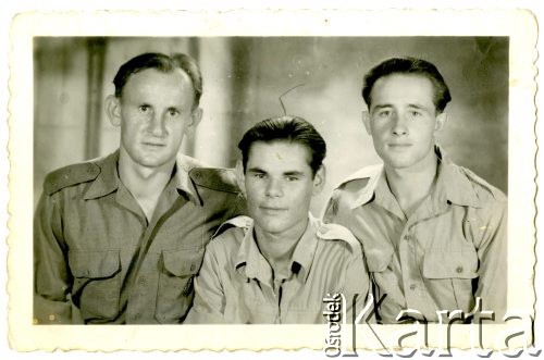 Lata 40., Bliski Wschód.
2. Korpus Polski, w środku junak Bolesław Gołębiowski.
Fot. NN, zbiory Ośrodka KARTA, udostępnił Adam Gołębiowski