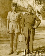 21.11.1943, Bliski Wschód.
Bolesław Gołębiowski (z lewej) jako uczeń szkoły junackiej. 
Fot. NN, zbiory Ośrodka KARTA, udostępnił Adam Gołębiowski