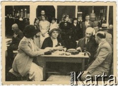 Przed 1939, Katowice, Polska.
W środku siedzą Ema z Kalinów i Władysław Szumańscy.
Fot. Tadeusz Szumański, zbiory Ośrodka KARTA, przekazał Emil Mieszkowski