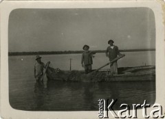 Przed 1939, Polska.
Rybacy.
Fot. NN, zbiory Ośrodka KARTA, przekazał Emil Mieszkowski