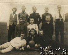 1917/1918, Polska.
Drużyna piłki nożnej.
Fot. NN, zbiory Ośrodka KARTA, przekazał Emil Mieszkowski