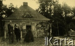 1942, Świder koło Otwocka, Polska.
Wacław Mieszkowski z synem Januszem.
Fot. NN, zbiory Ośrodka KARTA, udostępnił Emil Mieszkowski