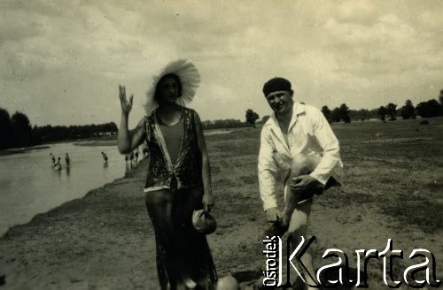 1929, Świder koło Otwocka, Polska.
Wacław Mieszkowski z bratową Jadwigą z domu Rakosz, żoną Leonarda Mieszkowskiego.
Fot. NN, zbiory Ośrodka KARTA, udostępnił Emil Mieszkowski