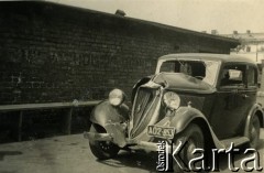 1938, Warszawa, Polska.
Samochód Wacława Mieszkowskiego po zderzeniu z polewaczką.
Fot. NN, zbiory Ośrodka KARTA, udostępnił Emil Mieszkowski