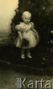 Ok. 1942, Świder koło Otwocka, Polska 
Wanda Mieszkowska, córka Stanisławy z Szumańskich i Wacława Mieszkowskiego.
Fot. NN, zbiory Ośrodka KARTA, udostępnił Emil Mieszkowski