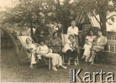 Lata 30., Kosów Huculski, woj. stanisławowskie, Polska.
Wakacje, na zdjęciu m.in.: Roman Kurdziel (stoi 1. z lewej), Mieczysław Kuczyński (stoi z prawej), Zofia Kuczyńska (siedzi 2. z prawej).
Fot. NN, zbiory Ośrodka KARTA, przekazała Barbara Ilińska