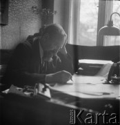 Lata 30., Lwów, Polska.
Mecenas Witold Lis-Olszewski (ojciec Witolda i Heleny) w swoim gabinecie.
Fot. NN, kolekcja Witolda Lis-Olszewskiego, zbiory Ośrodka KARTA