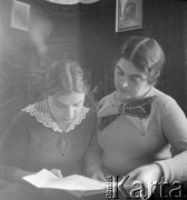Lata 30., Lwów, Polska.
Henryka Lis-Olszewska (z prawej).
Fot. NN, kolekcja Witolda Lis-Olszewskiego, zbiory Ośrodka KARTA