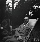 Lata 30., Borysław, Polska (obecnie Ukraina).
Inżynier Gustaw Chobot, ojczym Henryki Lis-Olszewskiej, prawdopodobnie w ogrodzie domu rodziny Chobotów przy ulicy Legionów 93.
Fot. NN, kolekcja Witolda Lis-Olszewskiego, zbiory Ośrodka KARTA