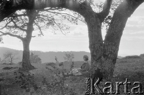 1928, Orów, Polska (obecnie Ukraina).
Henryka Lis-Olszewska na wycieczce.
Fot. NN, kolekcja Witolda Lis-Olszewskiego, zbiory Ośrodka KARTA