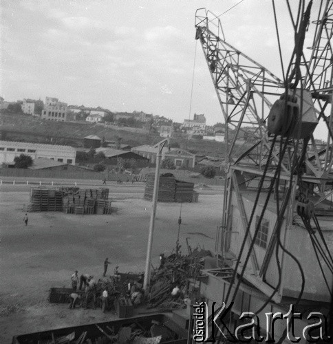 Lata 30., Rumunia lub Turcja.
Port i zabudowania portowe.
Fot. NN, kolekcja Witolda Lis-Olszewskiego, zbiory Ośrodka KARTA