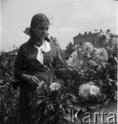 Lata 30., Borysław, Polska (obecnie Ukraina).
Prawdopodobnie Maria Chobot, córka Gustawa i Heleny Chobotów, przyrodnia siostra Henryki Lis-Olszewskiej.
Fot. NN, kolekcja Witolda Lis-Olszewskiego, zbiory Ośrodka KARTA