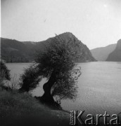 1936, prawdopodobnie Turcja.
Morze i wybrzeże.
Fot. NN, kolekcja Witolda Lis-Olszewskiego, zbiory Ośrodka KARTA