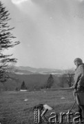Lata 20., Jamielnica, Polska (obecnie Ukraina).
Henryka Lis-Olszewska na zimowej wycieczce w okolicy skałek jamielnickich.
Fot. NN, kolekcja Witolda Lis-Olszewskiego, zbiory Ośrodka KARTA