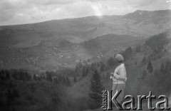 17.05.1929, Jamielnica, Polska (obecnie Ukraina).
Henryka Lis-Olszewska na wycieczce w okolicy skałek jamielnickich.
Fot. NN, kolekcja Witolda Lis-Olszewskiego, zbiory Ośrodka KARTA