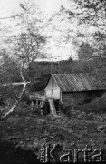 17.05.1929, Jamielnica, Polska (obecnie Ukraina).
Zabudowania wiejskie.
Fot. NN, kolekcja Witolda Lis-Olszewskiego, zbiory Ośrodka KARTA