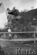 17.05.1929, Jamielnica, Polska (obecnie Ukraina).
Henryka Lis-Olszewska na wycieczce w okolicy skałek jamielnickich.
Fot. NN, kolekcja Witolda Lis-Olszewskiego, zbiory Ośrodka KARTA