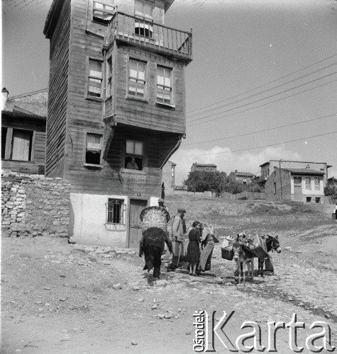 Lata 30., Rumunia lub Turcja.
Życie codzienne.
Fot. NN, kolekcja Witolda Lis-Olszewskiego, zbiory Ośrodka KARTA