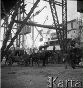 08.1936, prawdopodobnie Konstanca, Rumunia.
Rozładunek statku w porcie, furmanka na nabrzeżu.
Fot. NN, kolekcja Witolda Lis-Olszewskiego, zbiory Ośrodka KARTA