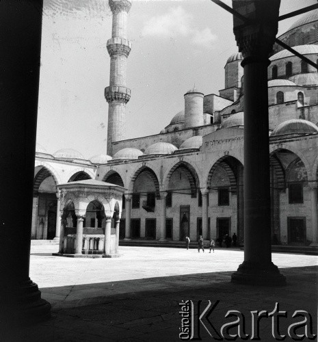 1936, Stambuł, Turcja.
Hagia Sophia, n/z dziedziniec.
Fot. NN, kolekcja Witolda Lis-Olszewskiego, zbiory Ośrodka KARTA