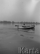 1928-1936, Polska.
Spływ kajakowy.
Fot. NN, kolekcja Witolda Lis-Olszewskiego, zbiory Ośrodka KARTA