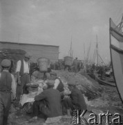08.1936, prawdopodobnie Konstanca, Rumunia.
W porcie.
Fot. NN, kolekcja Witolda Lis-Olszewskiego, zbiory Ośrodka KARTA