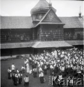 Lata 30., Żabie Słupejka, Polska (obecnie Ukraina).
Ludność miejscowa podczas nabożeństwa w cerkwi.
Fot. NN, kolekcja Witolda Lis-Olszewskiego, zbiory Ośrodka KARTA