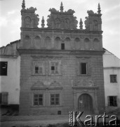 Lata 30., Kazimierz Dolny nad Wisłą, Polska.
Kamienica Przybyłów.
Fot. NN, kolekcja Witolda Lis-Olszewskiego, zbiory Ośrodka KARTA