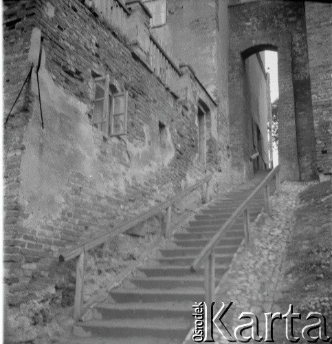 Lata 30., Sandomierz, Polska.
Furta Dominikańska (tzw. Ucho Igielne) w murach miejskich.
Fot. NN, kolekcja Witolda Lis-Olszewskiego, zbiory Ośrodka KARTA
