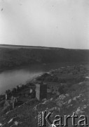 1928-1936, Okopy Świętej Trójcy, Polska (obecnie Ukraina).
Ruiny twierdzy na brzegu Dniestru.
Fot. NN, kolekcja Witolda Lis-Olszewskiego, zbiory Ośrodka KARTA