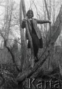 Kwiecień 1928, Borysław (okolice), Polska.
Wycieczka pod miasto, n/z Henryka Lis-Olszewska.
Fot. NN, kolekcja Witolda Lis-Olszewskiego, zbiory Ośrodka KARTA
