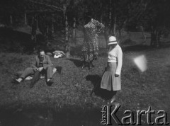 Lata 30., Polska (obecnie Ukraina).
Na wycieczce, n/z z lewej: Witold Lis-Olszewski (ojciec).
Fot. NN, kolekcja Witolda Lis-Olszewskiego, zbiory Ośrodka KARTA