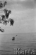 Czerwiec 1934, jezioro Narocz, Polska (obecnie Białoruś).
Kajak na jeziorze Narocz. Zdjęcie wykonane podczas spływu kajakowego.
Fot. NN, kolekcja Witolda Lis-Olszewskiego, zbiory Ośrodka KARTA