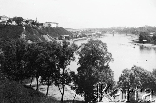 1928-1936, Grodno, Polska (obecnie Białoruś).
Miasto i rzeka Niemen, widok z cerkwi św.św. Borysa i Gleba (tzw. Kołoża).
Fot. NN, kolekcja Witolda Lis-Olszewskiego, zbiory Ośrodka KARTA