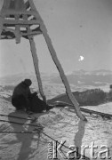 Ok. 1936, Oporzec, Polska (obecnie Ukraina).
Henryka Lis-Olszewska podczas zimowej wycieczki.
Fot. NN, kolekcja Witolda Lis-Olszewskiego, zbiory Ośrodka KARTA